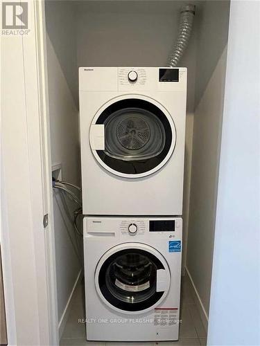 909 - 15 Holmes Avenue, Toronto, ON - Indoor Photo Showing Laundry Room