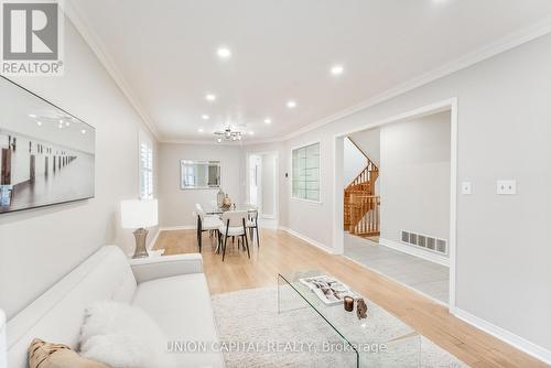 189 Hertford Crescent, Markham, ON - Indoor Photo Showing Living Room