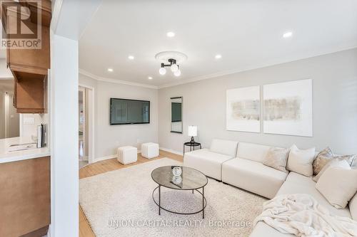 189 Hertford Crescent, Markham, ON - Indoor Photo Showing Living Room