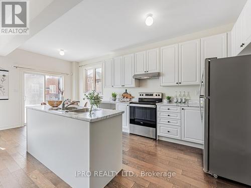 1191 Kettering Drive, Oshawa, ON - Indoor Photo Showing Kitchen With Upgraded Kitchen