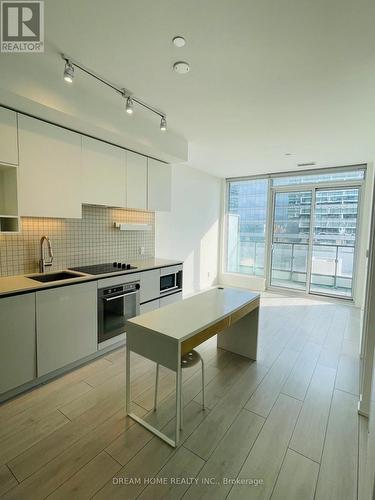 806 - 5 Buttermill Avenue, Vaughan, ON - Indoor Photo Showing Kitchen