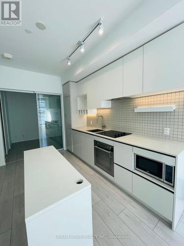 806 - 5 Buttermill Avenue, Vaughan, ON - Indoor Photo Showing Kitchen With Upgraded Kitchen