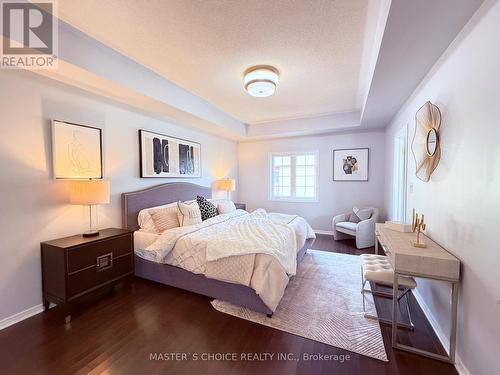 656 North Lake Road, Richmond Hill, ON - Indoor Photo Showing Bedroom