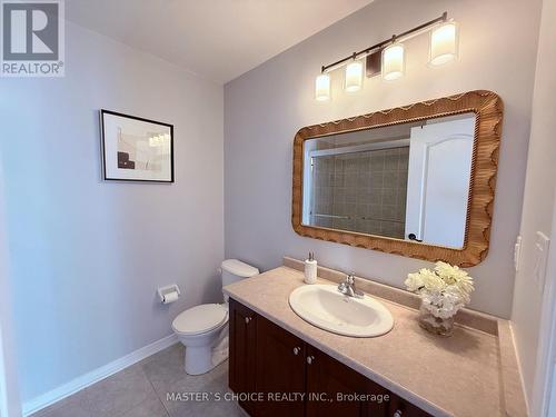 656 North Lake Road, Richmond Hill, ON - Indoor Photo Showing Bathroom