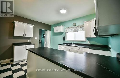 283 Pine Street S, Timmins (Timmins South - East), ON - Indoor Photo Showing Kitchen With Double Sink