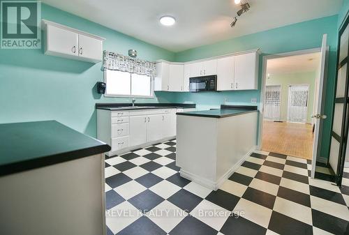 283 Pine Street S, Timmins (Timmins South - East), ON - Indoor Photo Showing Kitchen