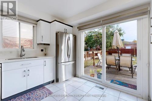 24 Norwood Place, Brampton, ON - Indoor Photo Showing Kitchen