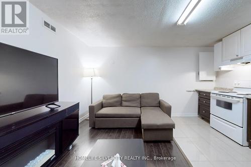 24 Norwood Place, Brampton, ON - Indoor Photo Showing Kitchen