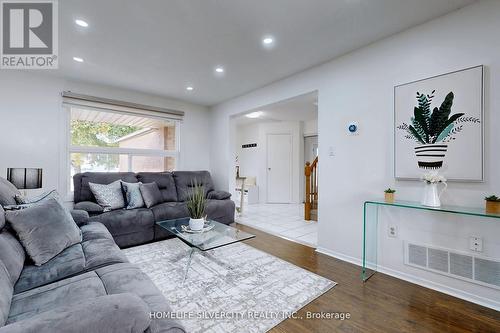 24 Norwood Place, Brampton, ON - Indoor Photo Showing Living Room