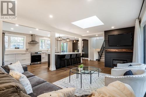 488 Kenmarr Crescent, Burlington, ON - Indoor Photo Showing Living Room