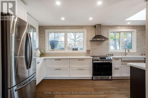 488 Kenmarr Crescent, Burlington, ON - Indoor Photo Showing Kitchen With Upgraded Kitchen