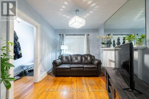 3 Chambers Avenue, Toronto, ON - Indoor