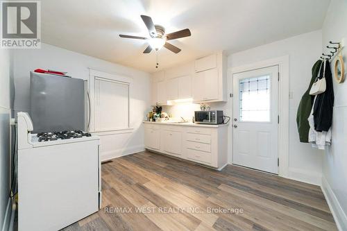 3 Chambers Avenue, Toronto, ON - Indoor Photo Showing Kitchen