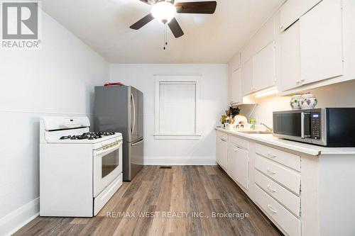 3 Chambers Avenue, Toronto, ON - Indoor Photo Showing Kitchen