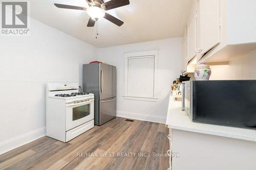 3 Chambers Avenue, Toronto, ON - Indoor Photo Showing Kitchen