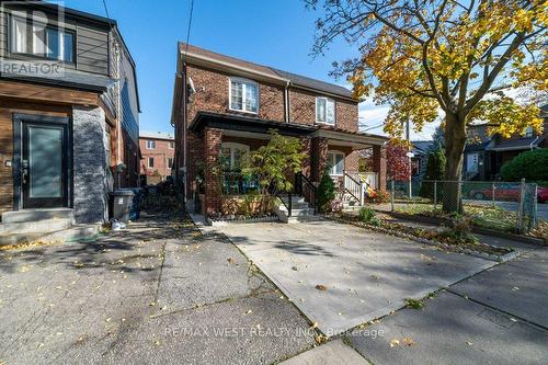 3 Chambers Avenue, Toronto, ON - Outdoor