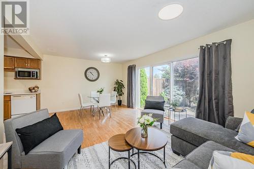 79 Severn Drive, Guelph, ON - Indoor Photo Showing Living Room