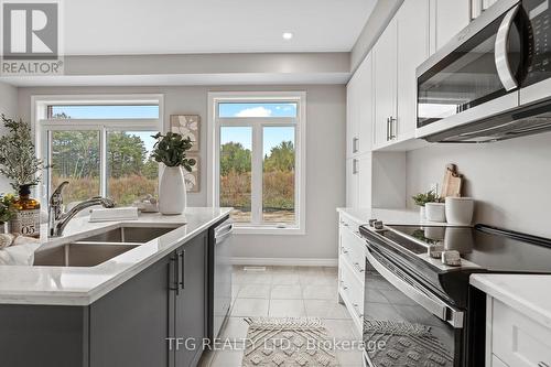 46 Broome Avenue, Clarington (Courtice), ON - Indoor Photo Showing Kitchen With Double Sink With Upgraded Kitchen