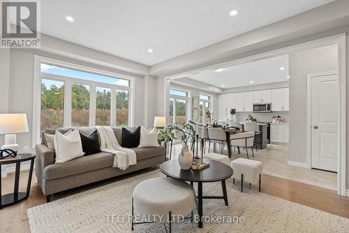 46 Broome Avenue, Clarington (Courtice), ON - Indoor Photo Showing Living Room