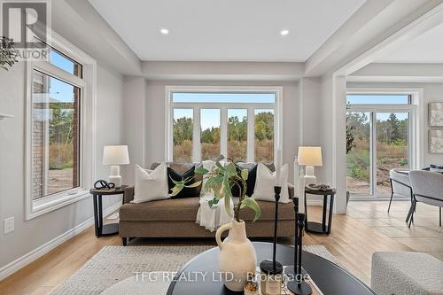 46 Broome Avenue, Clarington (Courtice), ON - Indoor Photo Showing Living Room