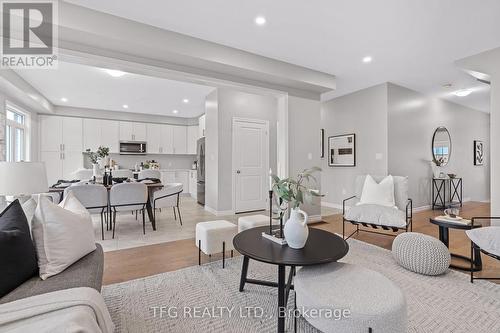 46 Broome Avenue, Clarington (Courtice), ON - Indoor Photo Showing Living Room