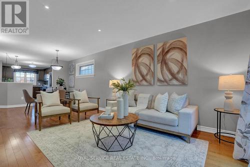 92 Laurent Boulevard, Kawartha Lakes (Lindsay), ON - Indoor Photo Showing Living Room