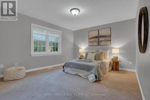 92 Laurent Boulevard, Kawartha Lakes (Lindsay), ON - Indoor Photo Showing Bedroom