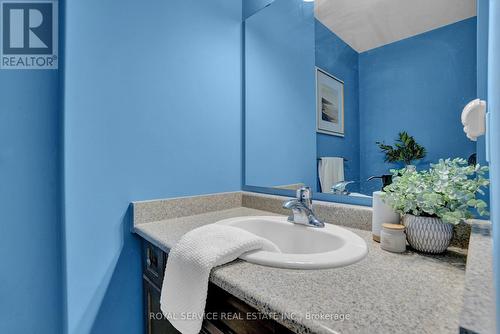 92 Laurent Boulevard, Kawartha Lakes (Lindsay), ON - Indoor Photo Showing Bathroom