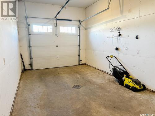 263 30Th Street, Battleford, SK - Indoor Photo Showing Garage