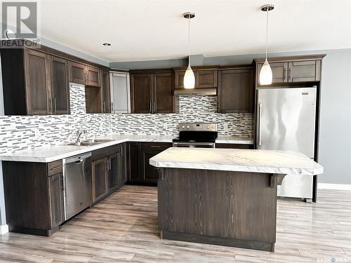 263 30Th Street, Battleford, SK - Indoor Photo Showing Kitchen With Double Sink With Upgraded Kitchen