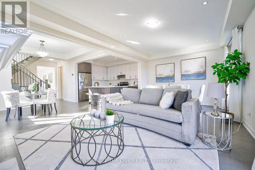 6 Stubbs Lane, Aurora, ON - Indoor Photo Showing Living Room