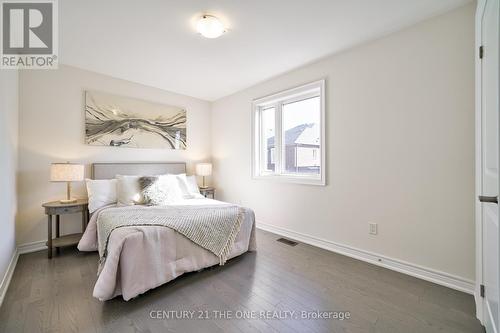 6 Stubbs Lane, Aurora, ON - Indoor Photo Showing Bedroom