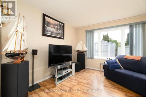 54 North Murray Street, Quinte West, ON - Indoor Photo Showing Living Room