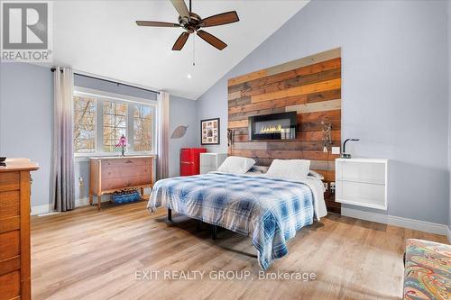 96 Huyck'S Bay Road, Prince Edward County (Wellington), ON - Indoor Photo Showing Bedroom