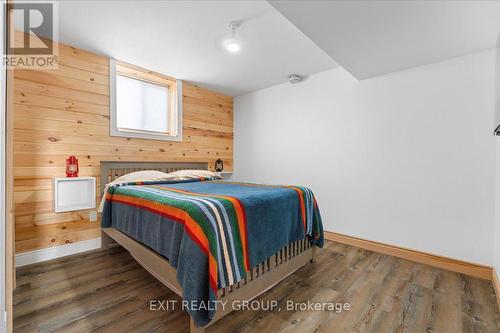 96 Huyck'S Bay Road, Prince Edward County (Wellington), ON - Indoor Photo Showing Bedroom