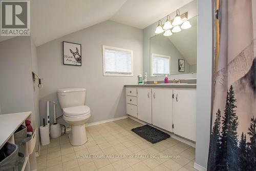 51 Saint Paul Street, Kawartha Lakes (Lindsay), ON - Indoor Photo Showing Bathroom