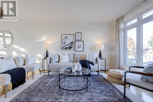 88 Tower Drive, Toronto, ON - Indoor Photo Showing Living Room