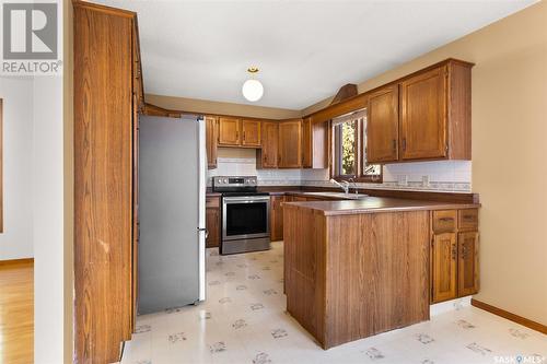 66 Houston Road, Regina, SK - Indoor Photo Showing Kitchen