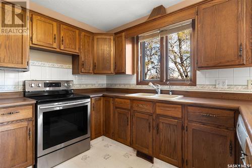 66 Houston Road, Regina, SK - Indoor Photo Showing Kitchen With Double Sink