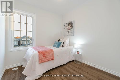 199 Royal Northern Path, Oshawa, ON - Indoor Photo Showing Bedroom