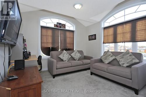 95 Hockley Avenue, Clarington, ON - Indoor Photo Showing Living Room