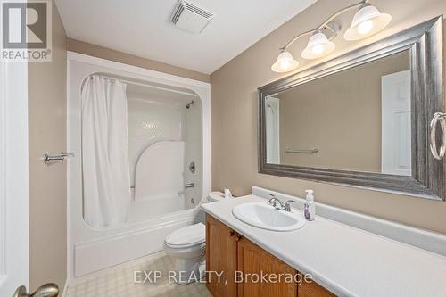 45 - 50 Chapman Court, London, ON - Indoor Photo Showing Bathroom