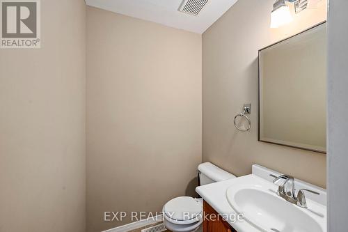 45 - 50 Chapman Court, London, ON - Indoor Photo Showing Bathroom