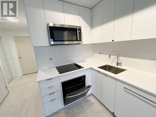 425 - 181 Sheppard Avenue E, Toronto, ON - Indoor Photo Showing Kitchen With Upgraded Kitchen