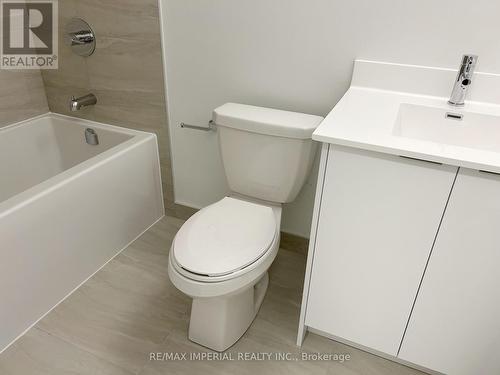 425 - 181 Sheppard Avenue E, Toronto, ON - Indoor Photo Showing Bathroom