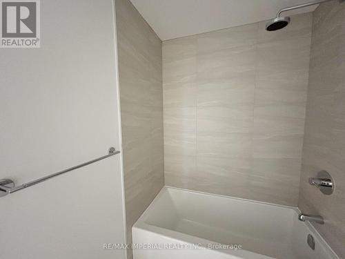 425 - 181 Sheppard Avenue E, Toronto, ON - Indoor Photo Showing Bathroom