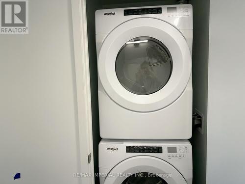 425 - 181 Sheppard Avenue E, Toronto, ON - Indoor Photo Showing Laundry Room