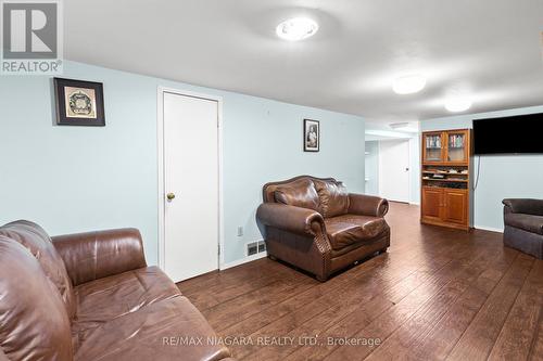 192 Dorchester Boulevard, St. Catharines, ON - Indoor Photo Showing Living Room