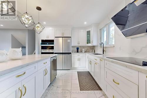 23 Crawford Drive, Ajax, ON - Indoor Photo Showing Kitchen With Upgraded Kitchen