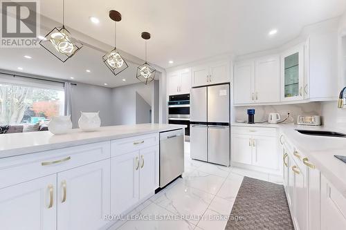 23 Crawford Drive, Ajax, ON - Indoor Photo Showing Kitchen With Upgraded Kitchen